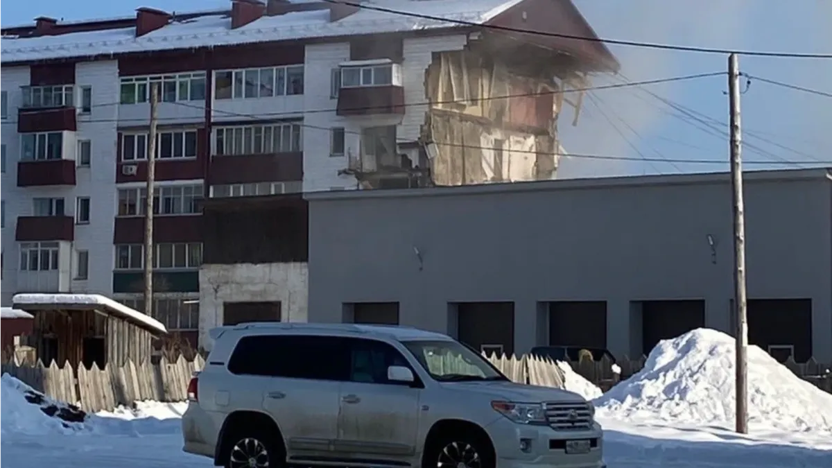 На Сахалине от взрыва газа обрушилось пять этажей в жилом доме – под завалами ищут шесть человек 