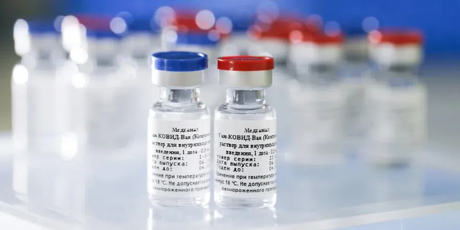 Вакцина «ЭпиВакКорона» не работает, антител должно быть с запасом, заявил главврач новосибирской клиники