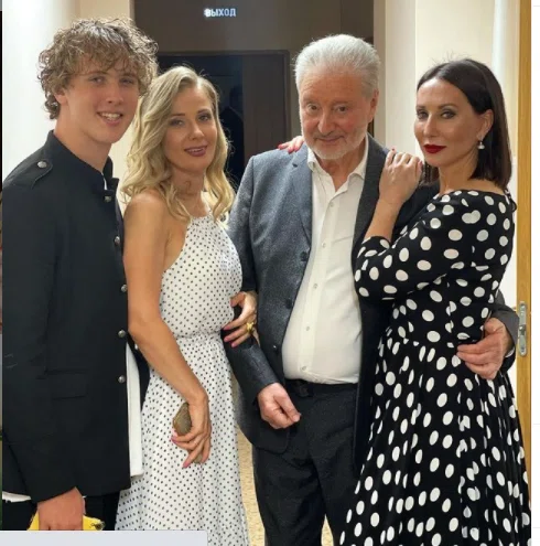 «Как Ваня похож на папу»: Вдова Валерия Золотухина вывела в свет повзрослевшего сына актера