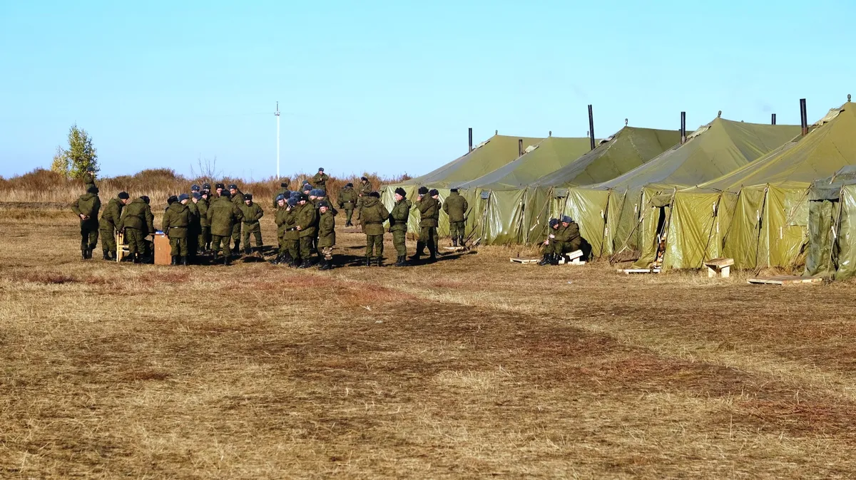 Мобилизованные жители Бердска и всей Новосибирской области находятся сейчас в палаточном лагере военного училища. Фото: Пресс-служба НСО