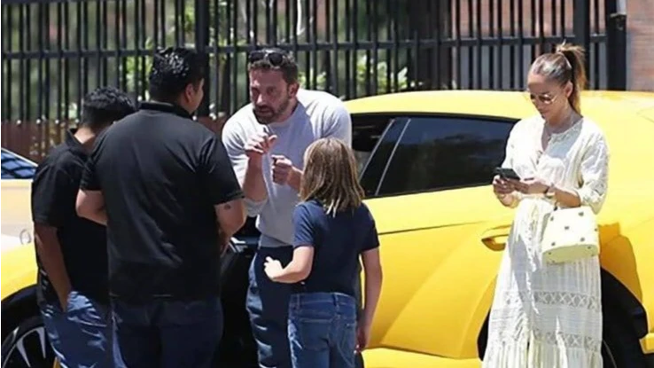 В Лос-Анджелесе 10-летний сын Бена Аффлека за рулем Lamborghini стоимостью 225 000 долларов врезался в BMW – фото 