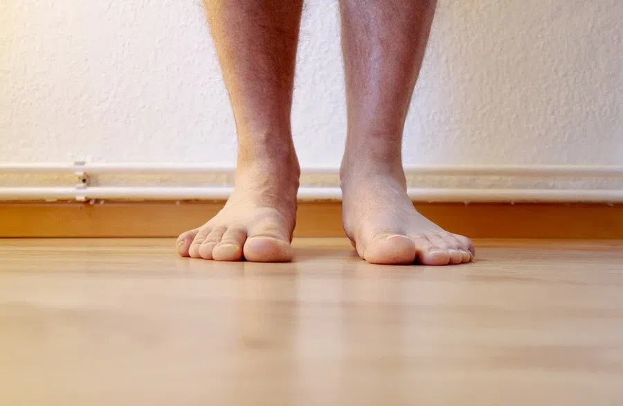 Ученые наконец-то раскрыли тайну того, почему у некоторых людей появляется «ковидный палец на ноге» - исследование