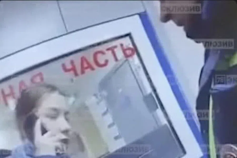 В Петербурге подрались сотрудники ДПС и уголовного розыска прямо в отделе полиции и попали на видео