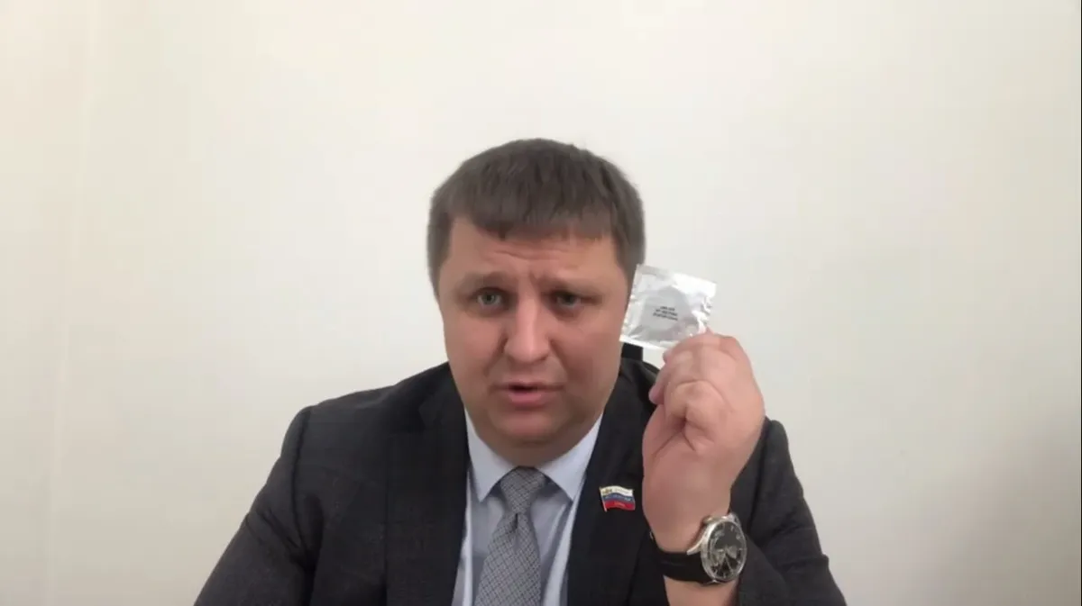 Депутат из Костромы Евгений Щепалов вызвал своего коллегу на поединок в цирке и сравнил его с презервативом — видео 