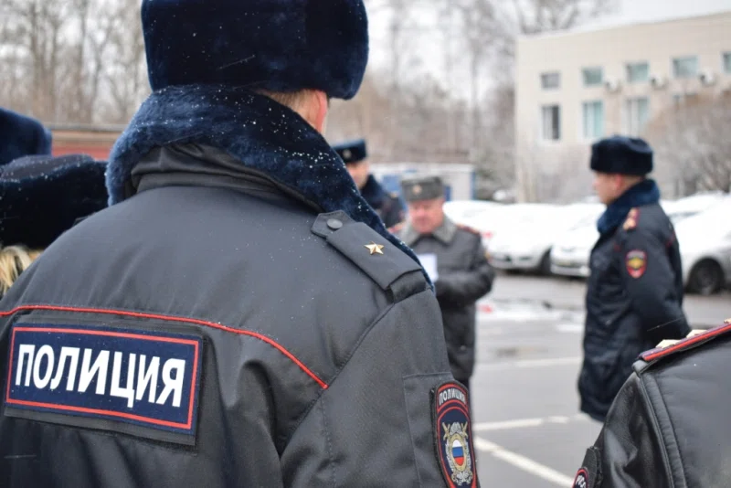 В Екатеринбурге неадекват избил девушку в центре города и кричал, что он полицейский