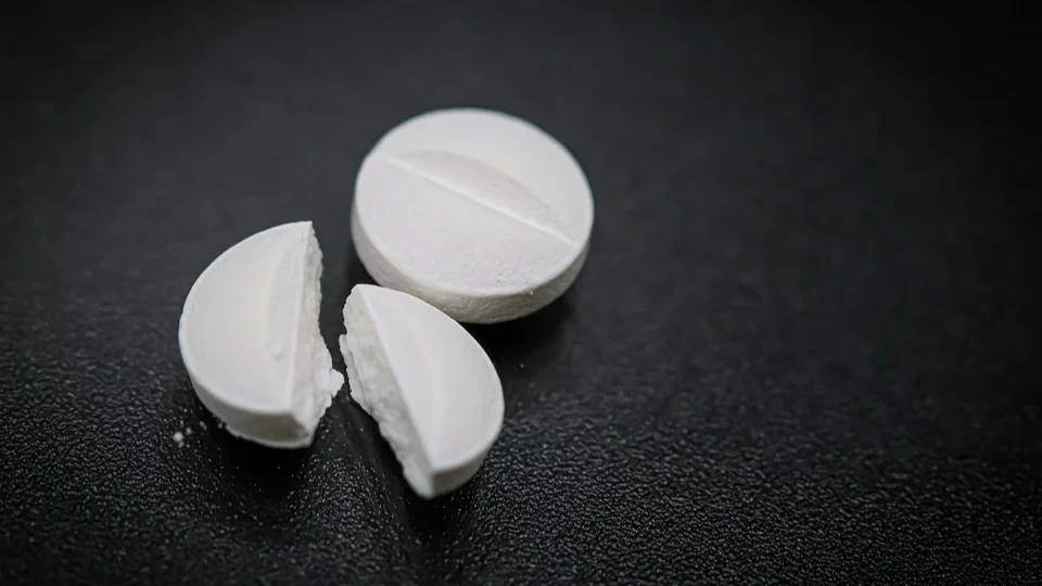В США врачи запрещают принимать аспирин людям старше 60 лет – это уже не профилактика инсульта, а смертельная опасность 
