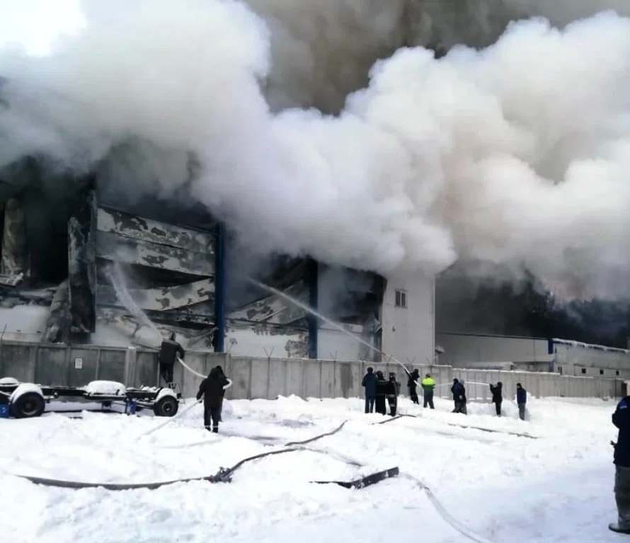Под Новосибирском сгорел склад с мороженым компании "Русский холод" на площади 2000 кв. метров