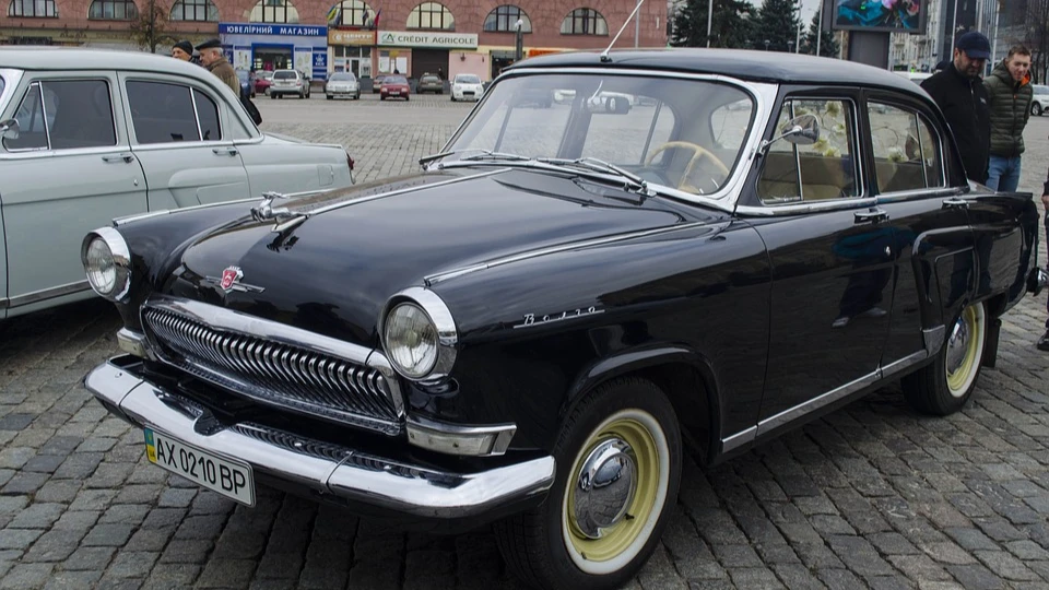 Возродим «Победу»: какие автомобили будут возрождать в России и кто их будет покупать – сколько стола «Волга» 50 лет назад