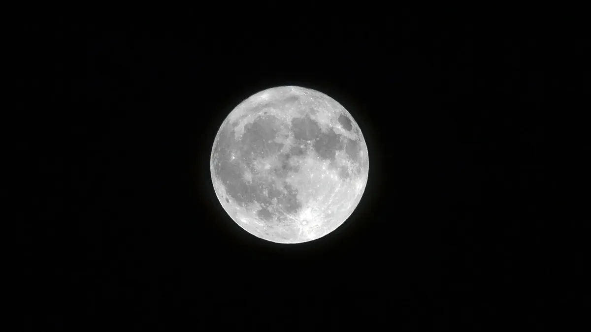 Лунный календарь делится на три вида энергетических дат. Фото: Pxfuel.com