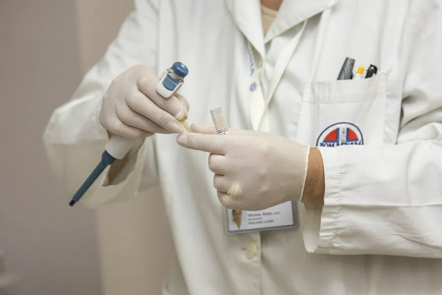 Больше трети медиков в России не хотят вакцинироваться и не рекомендуют делать это другим