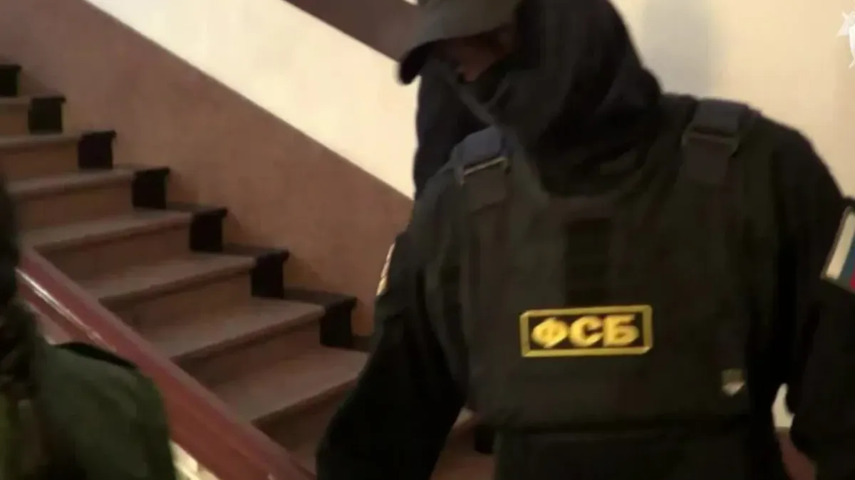 В Ростовской области сотрудники ФСБ задержали 49-летнего подполковника полиции. Его подозревают в разглашении гостайны