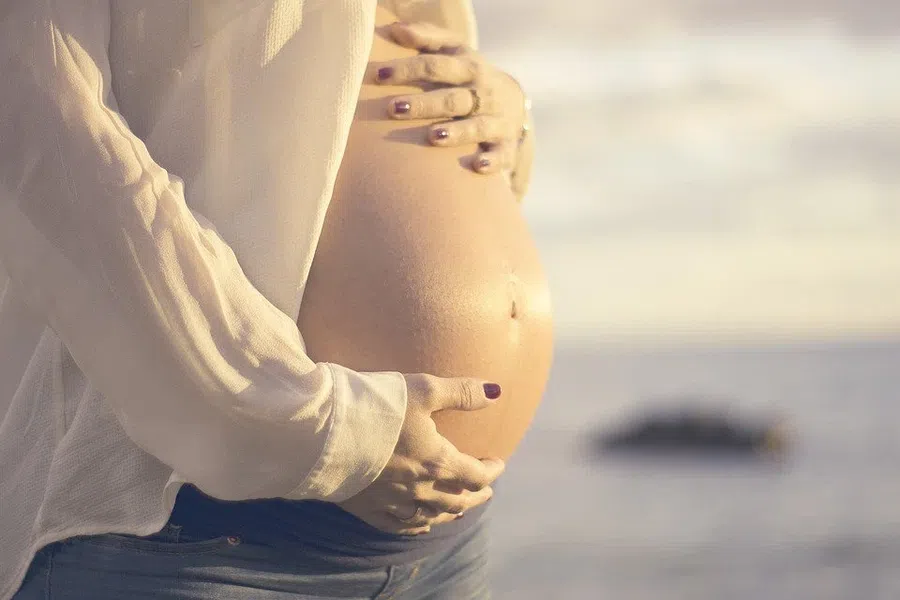 Мигрень во время беременности: могут ли быть осложнения в виде преэклампсии и ранних родов?