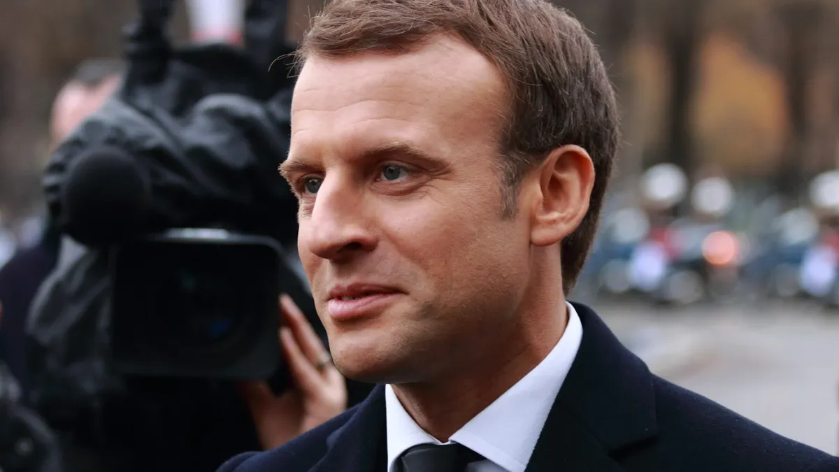 Эмманюэль Макрон лидирует после первого тура выборов президента во Франции с результатом 27,6%