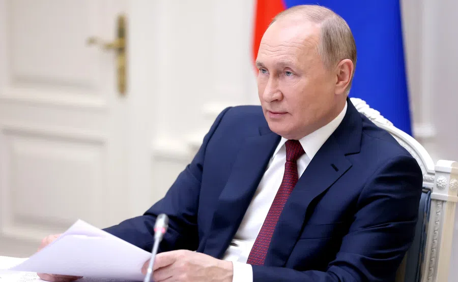 Выплата 10 000 рублей семьям с детьми к Новому году-2022: Владимир Путин может сделать заявление на большой пресс-конференции в декабре