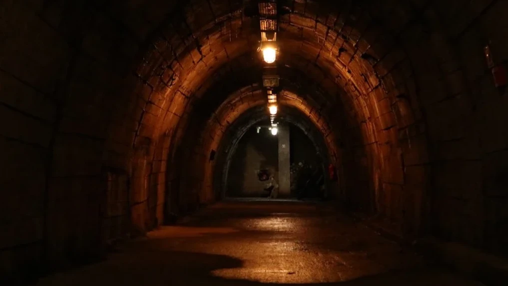 В Кузбассе почти 300 шахтеров заблокированы под землей из-за прорыва воды. Один горняк погиб