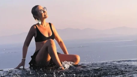 40-летняя Ксения Собчак откровенно призналась, что ее удовлетворил качок в бассейне Турции