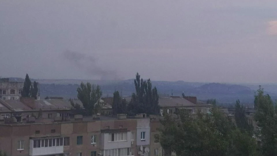 ВСУ ударили по Стаханову в ЛНР тремя ракетами HIMARS и попали автошколу – видео