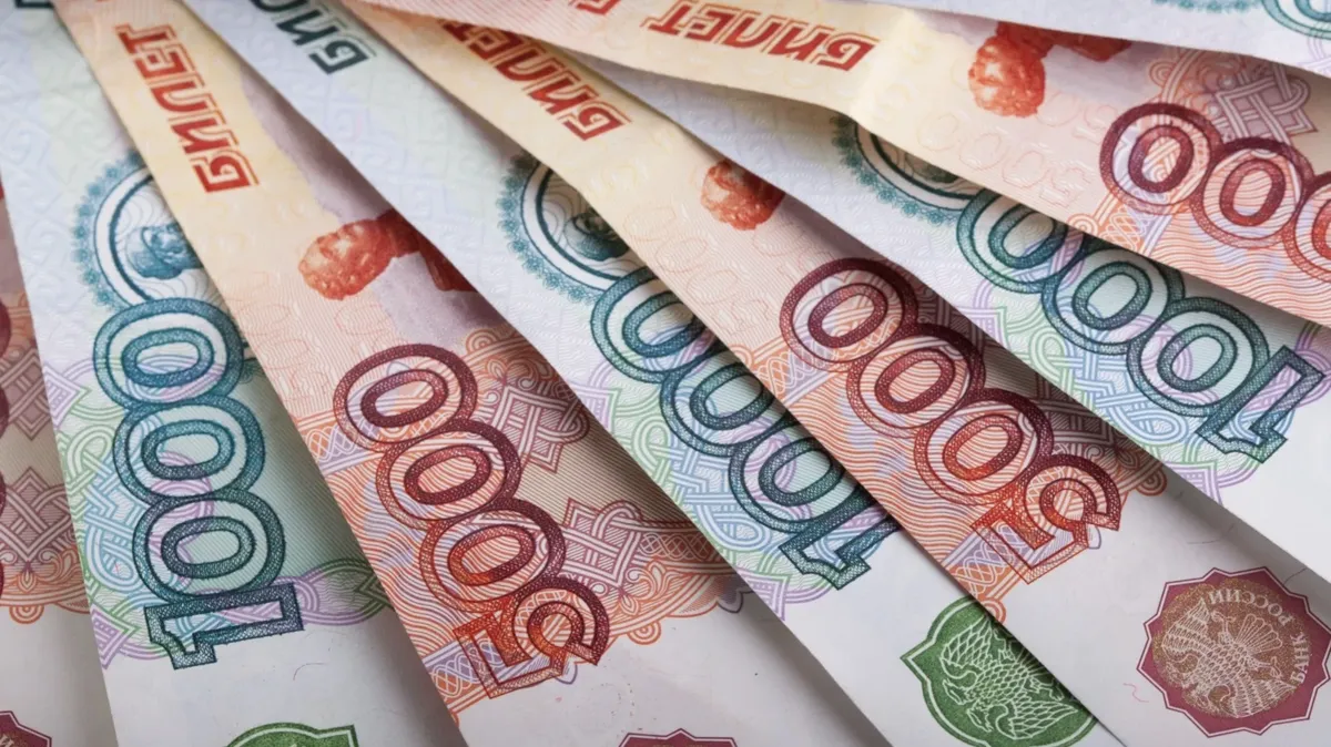 Зарплаты россиян снизились на 6,1% в годовом выражении