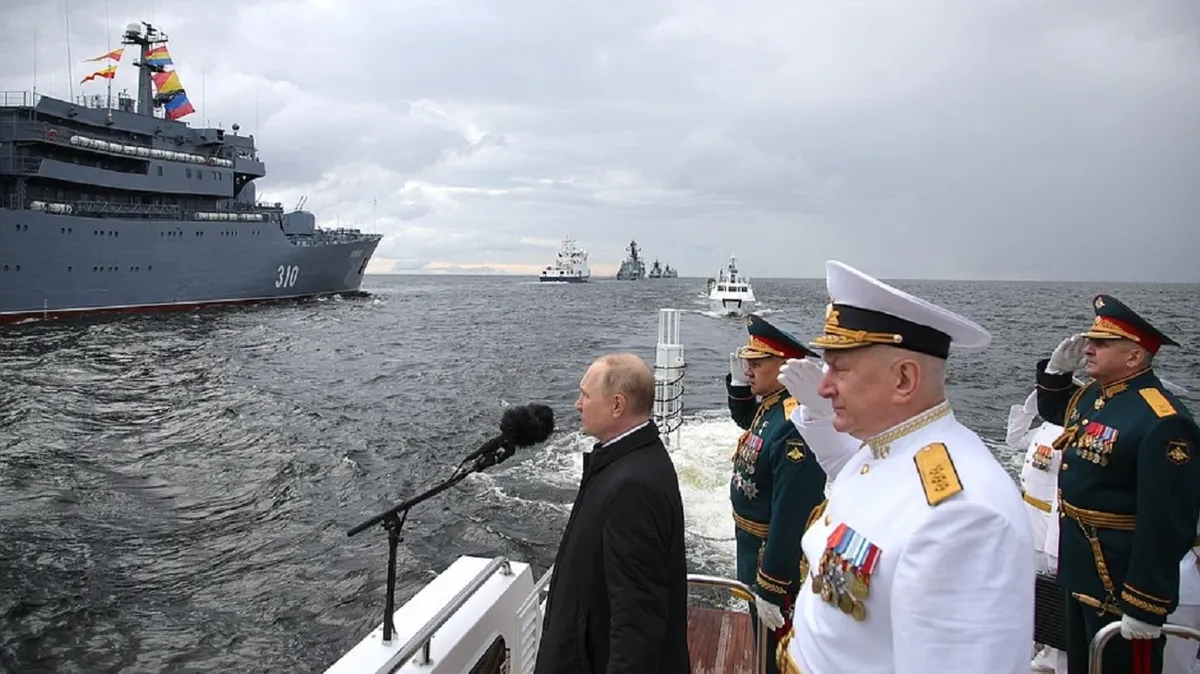 Обозначили границы и зоны национальных интересов: 31 июля Владимир Путин подписал Морскую доктрину России и утвердил Корабельный устав ВМФ 