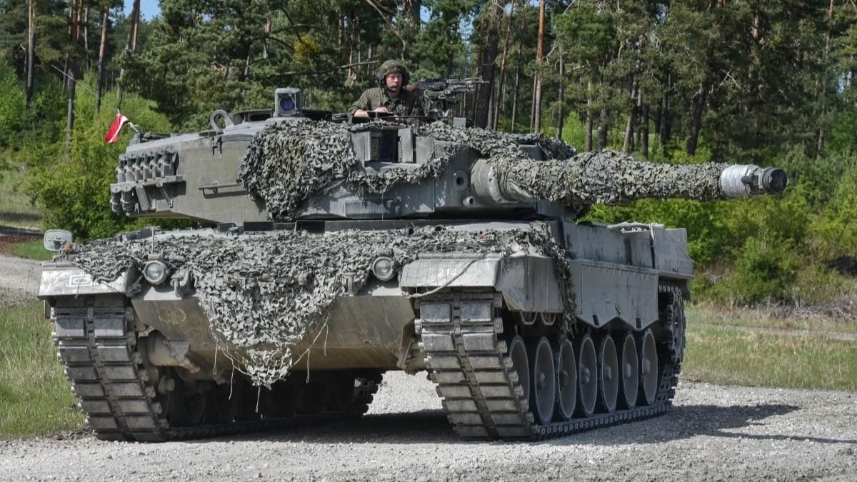 Колумнист британской Dailymail Питер Хитченс усомнился в правильности военной помощи НАТО Украине