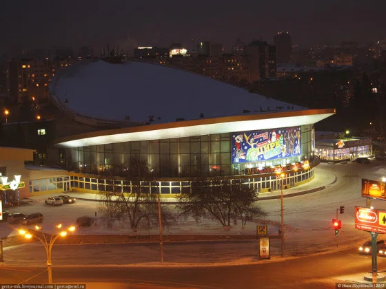 Здание цирка построено в Новосибирске в 1972 года