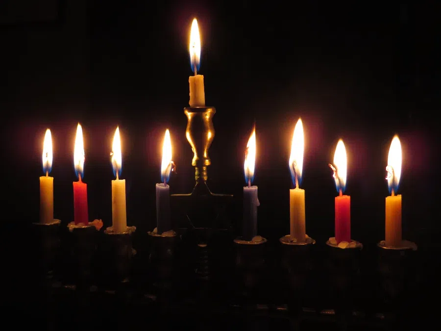 Ханука-2021: категорические запреты на праздник и сколько свечей зажигать. Как поздравить близких