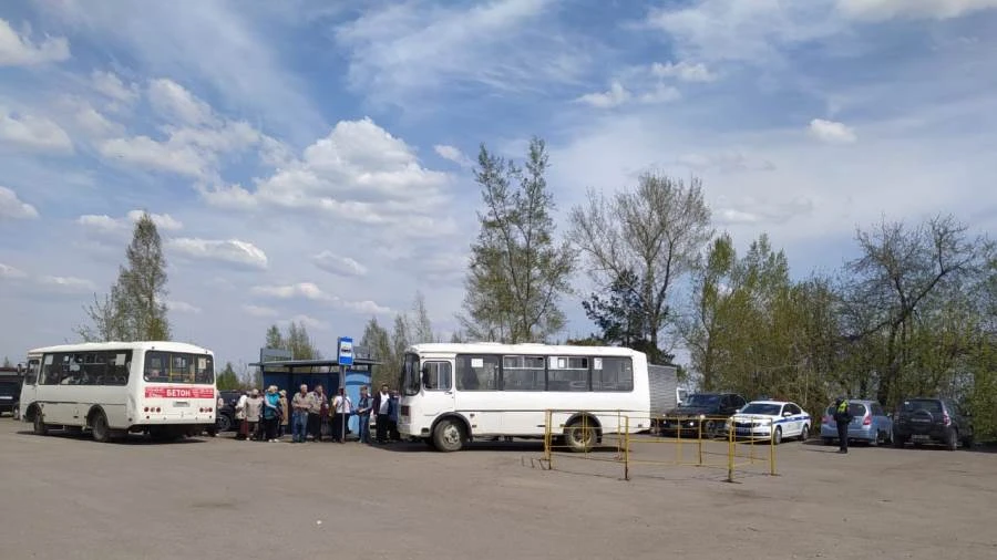 Накануне Троицы до кладбища в Бердске пустят дополнительные автобусы: Расписание движения на 11 июня