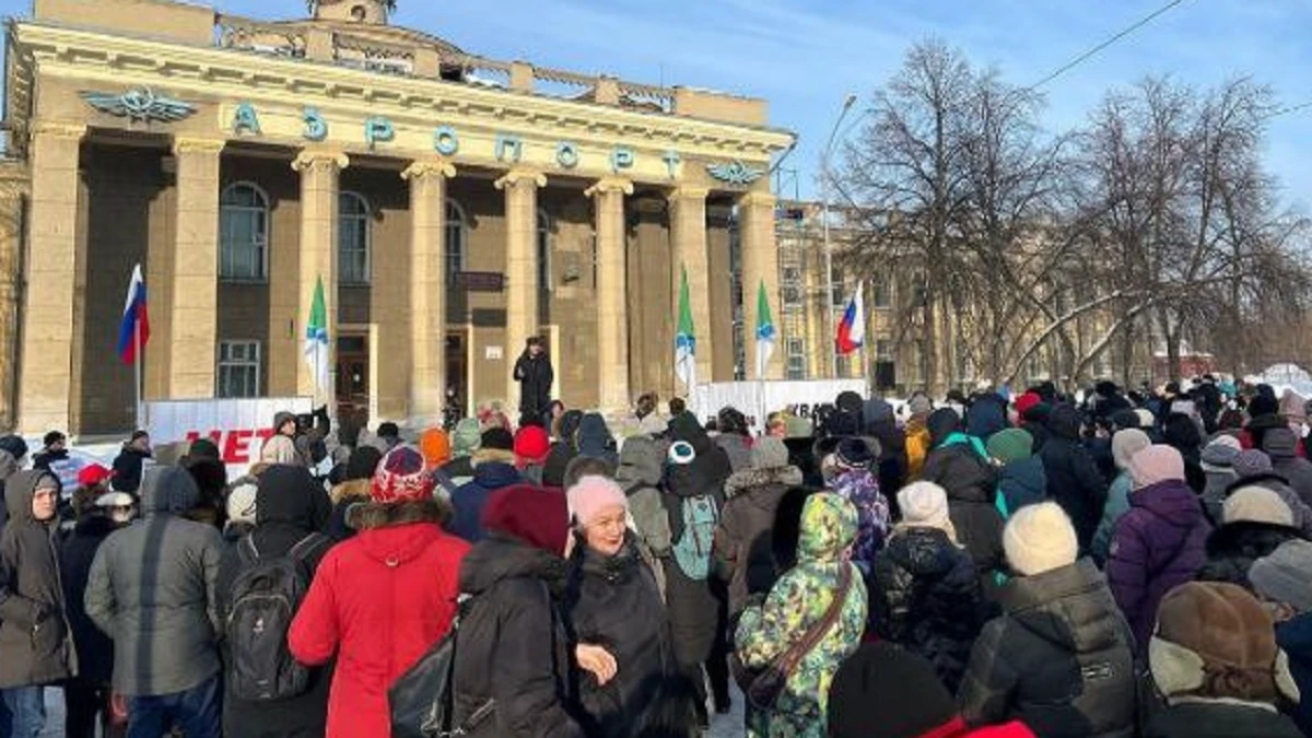 «Нет тарифному грабежу» Сотни новосибирцев собрались на митинге против повышения тарифов ЖКХ