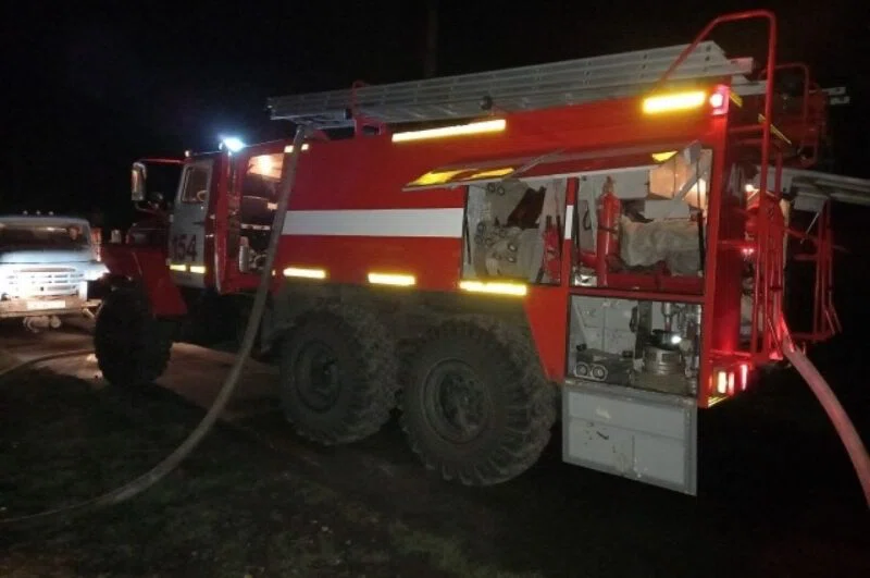 На тушение пожара были направлены 40 человек пожарных и 15 пожарных машин. Из дома эвакуировали 24 человека