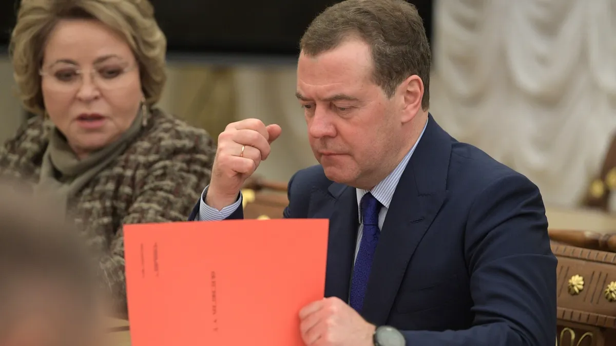 Красиво не вышло: Дмитрий Медведев предложил Евросоюзу «средство от поноса»
