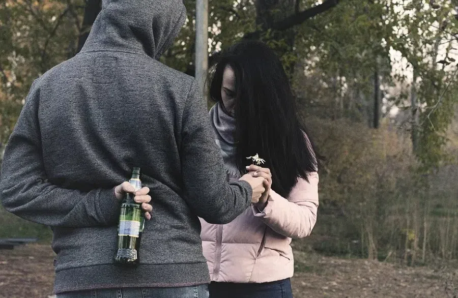 Пьяные подростки изнасиловали невменяемую школьницу на вписке в Москве