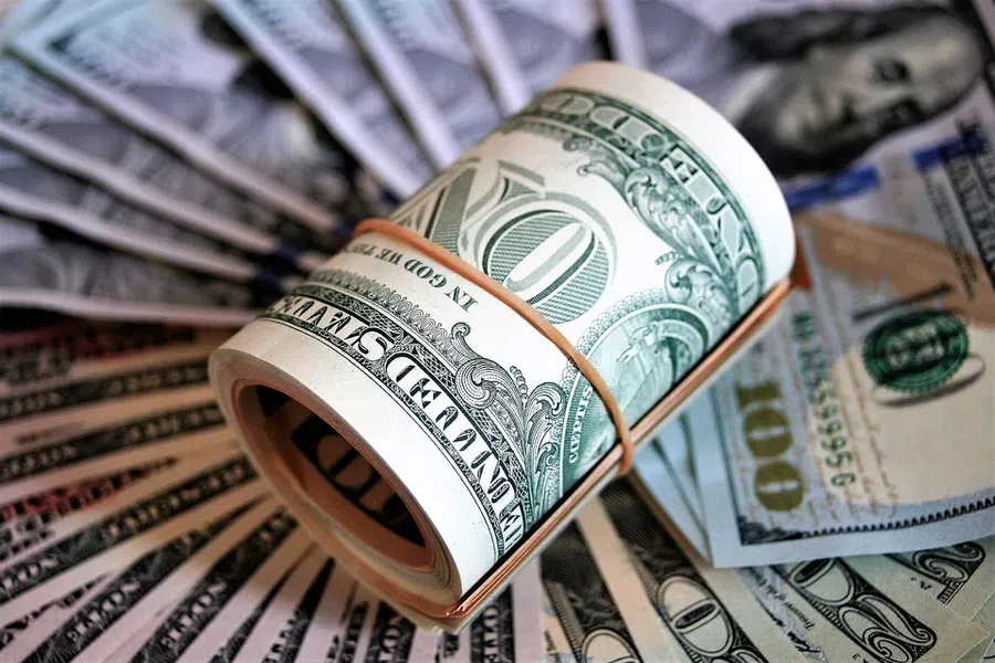 Доллар подскочил выше 74 рублей впервые с 27 августа