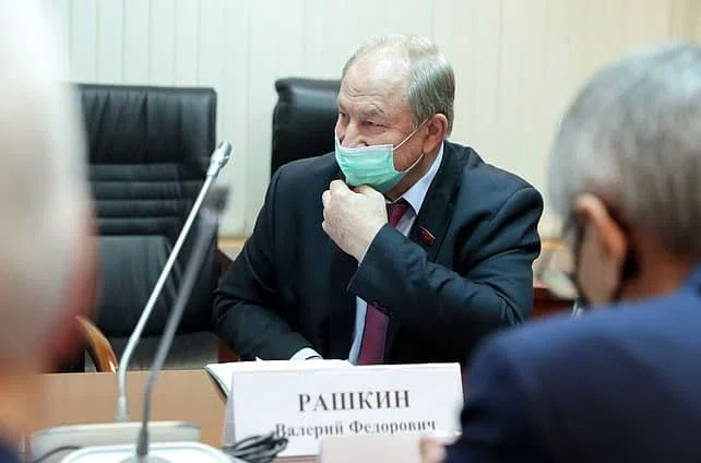 Комиссия Госдумы лишила коммуниста Рашкина депутатской неприкосновенности из-за убитого им лося