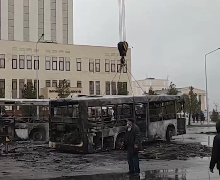 В Казахстане почти неделю бастует народ. Фото: стоп-кадр с видео 