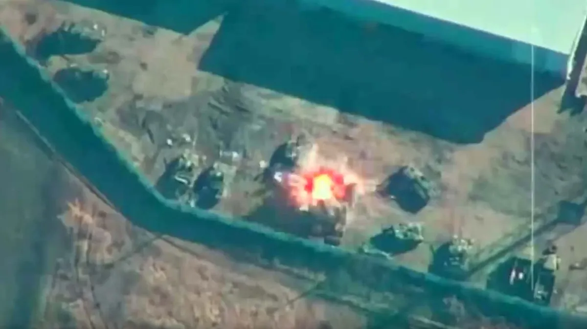Минобороны показало видео, как вертолеты Ми-28н и Ми-28уб ракетами уничтожили бронетехнику ВСУ