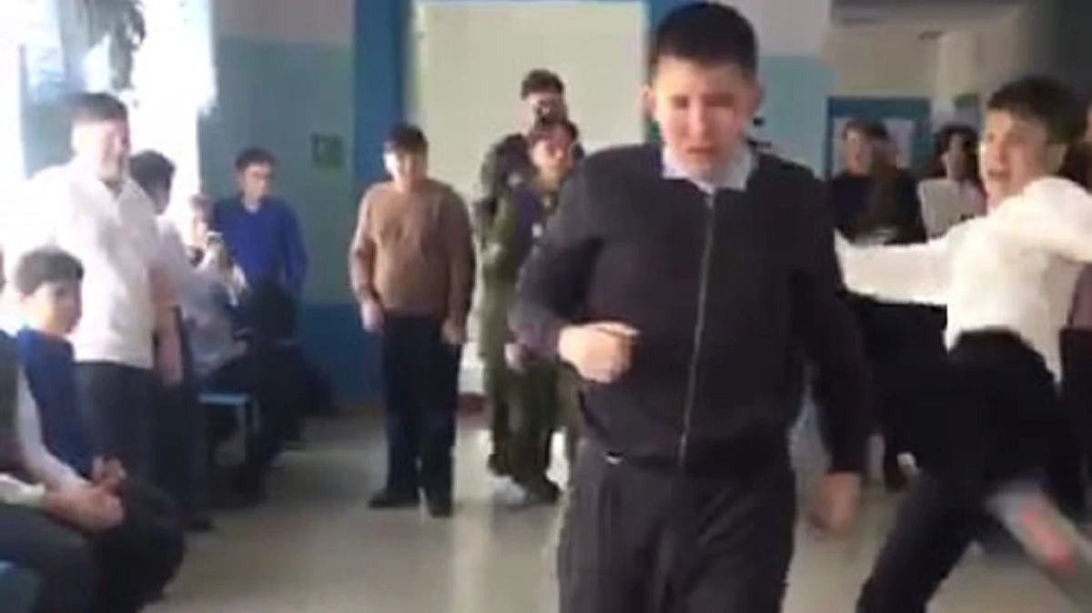 В Башкирской школе школьник отправил в нокаут другого ребёнка — видео 