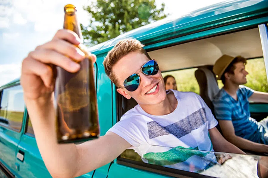 Молодые люди пьют меньше, чем поколение их родителей: почему так происходит