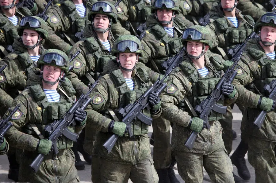 Россияне служат в армии один год 