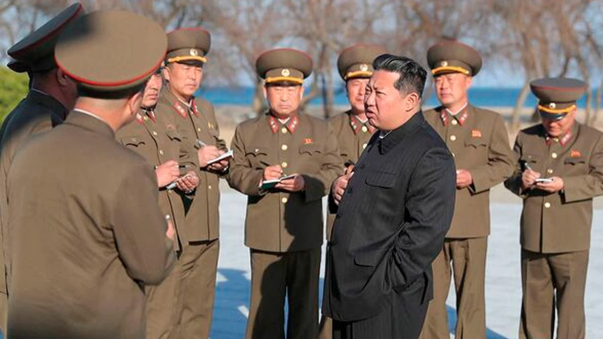 КНДР отмечает 90-летие со дня основания Корейской народно-революционной армии. Мир гадает, будет ли ночной парад в Пхеньяне и запуски ракеты-монстра Hwasong-17 