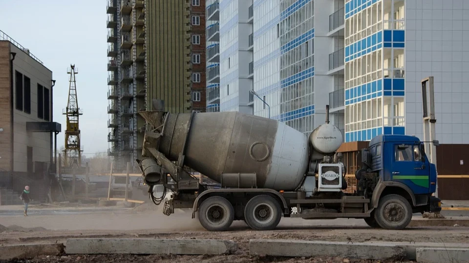 Holcim уходит из России: кто еще из производителей строительных материалов ушел. Как выросла цена на «стройку»