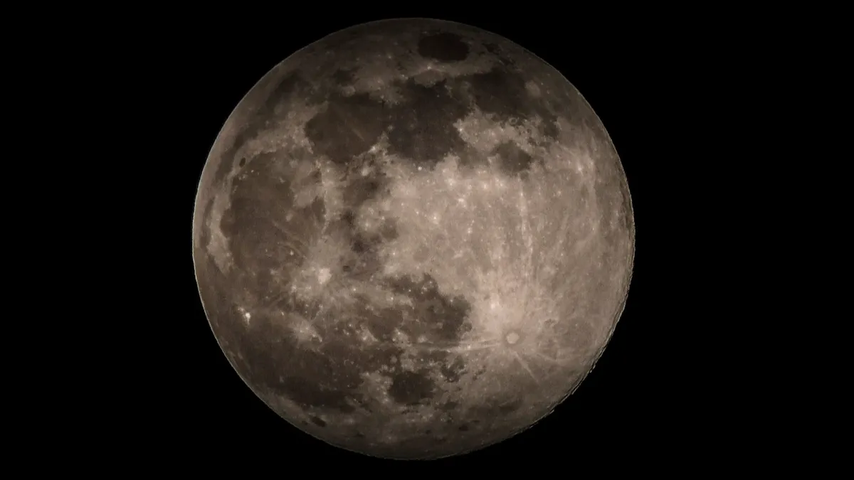 Лунный цикл порвало лето-2022: 29 июня – Новолуние в Раке в 5.52, Суперполнолуние 13 июля в 21.37 – опасности двух магических дат для землян