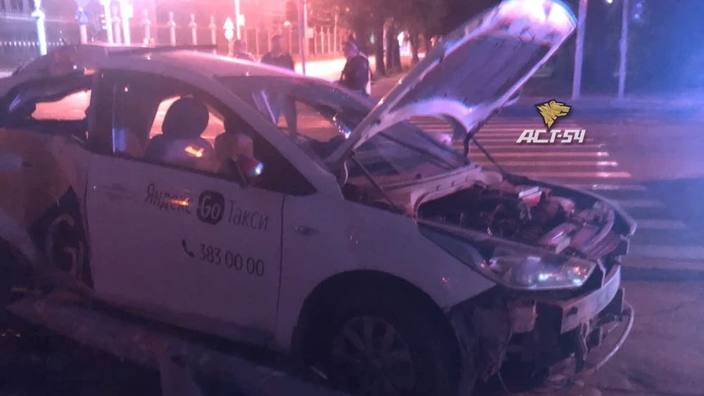 17-летняя пассажирка такси Яндекс Go погибла в массовом ДТП в центре Новосибирска