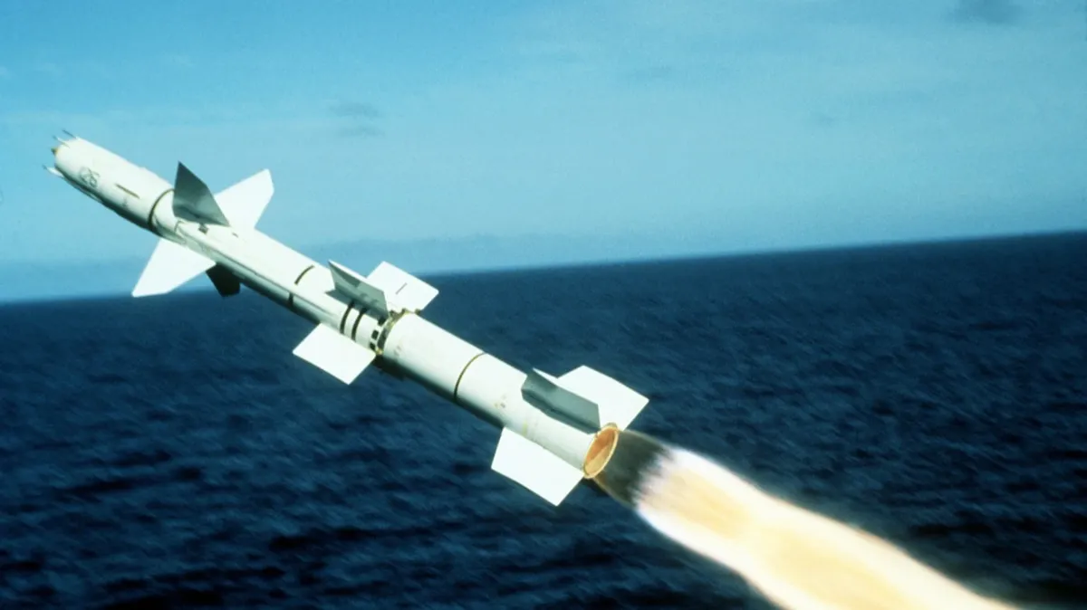 Дмитрий Кулеба грозит безжалостными ответными действиями, если Иран отправит России 1000 единиц оружия, включая баллистические ракеты «земля-земля» и  ударные беспилотники