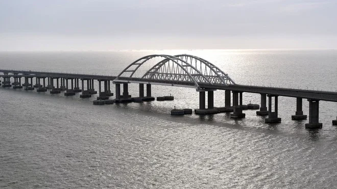 Целью №1 для ВСУ стал Крымский мост, который Украина хочет взорвать. Мнения экспертов разделились – одни считаю уничтожение моста реальной угрозой, другие – мост защищен ПВО