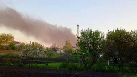 Украина обстреляла Курскую область: погиб водитель фуры, есть раненые, снаряды попали в спиртзавод, горят дома в селе Теткино 