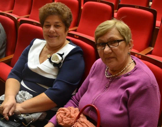 Людмила Маркова (на фото - слева) была учителем начальных классов