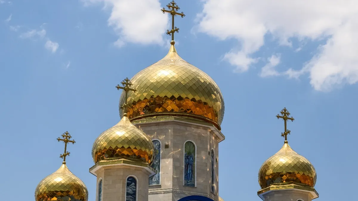 Календарь православных праздников на апрель, май и июнь 2022: точные даты, особенности двунадесятых, традиции и правила для верующих