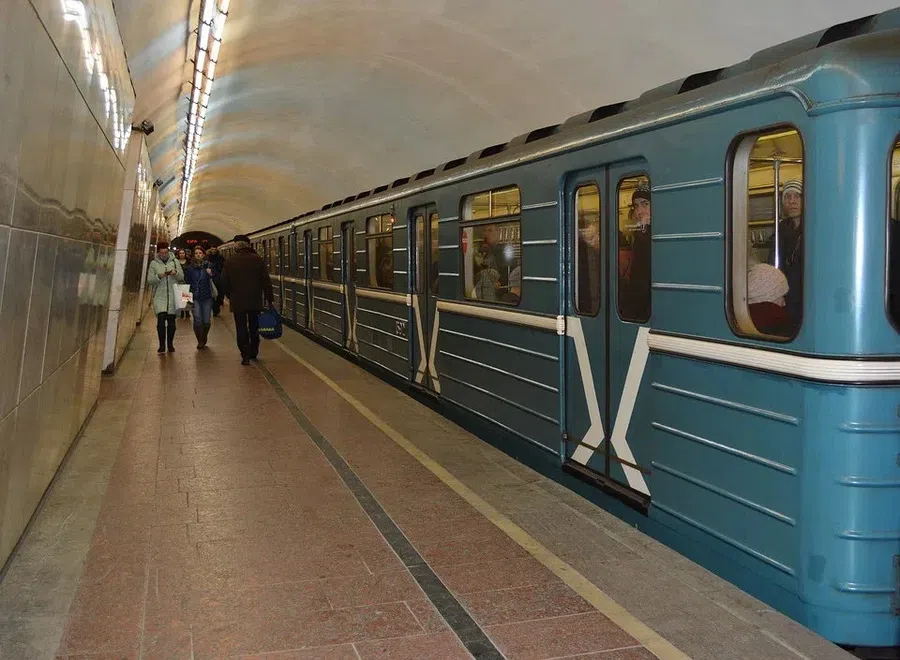 Людей эвакуировали со станции метро "Проспект Вернадского" в Москве
