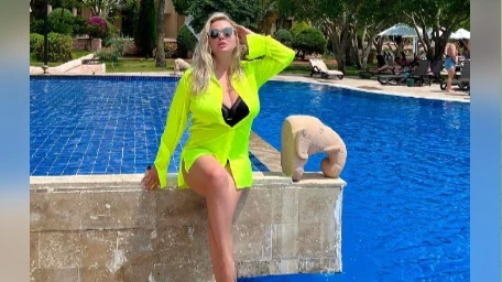 Анна Семенович блеснула в купальнике после липосакции: показала шикарную грудь, подбородок, руки и живот - звезда отдыхает в Турции