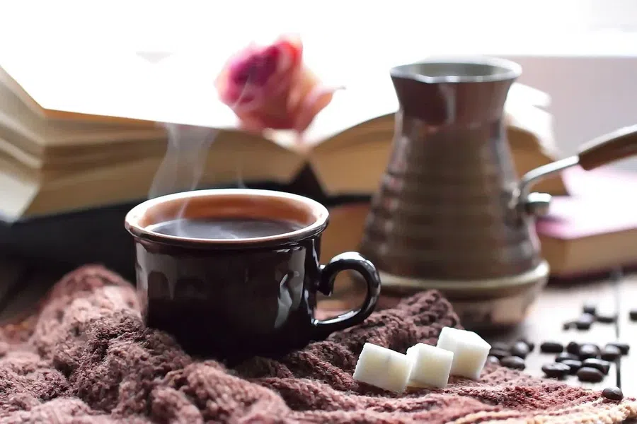 Сколько чашек кофе и чая в день может снизить риск инсульта и слабоумия на 30%: исследование